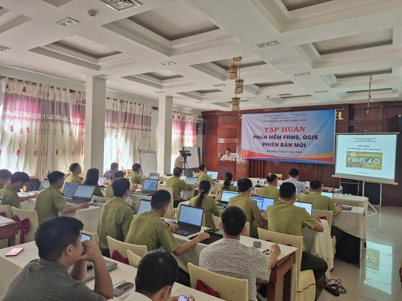 Ông Nguyễn Văn Vương – đại diện Quỹ Bảo vệ và phát triển rừng thành phố Đà Nẵng phát biểu khai mạc lớp tập huấn
